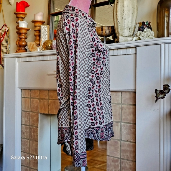 LAST CHANCE!!!   BCBGMAXAZRIA shirt, size small - Picture 2 of 6